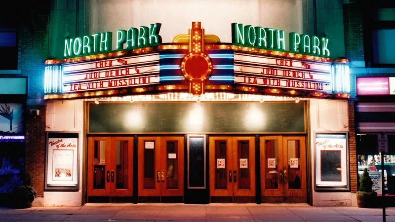 复古电影院外观展示每日大赛+mrds的文化氛围